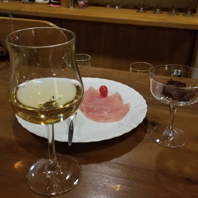 ワインと生ハムとても良い
