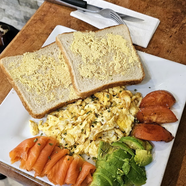 Scrambled Egg w Smoked Salmon & Avocado