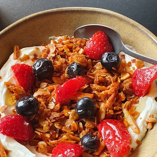 Yogurt & Granola