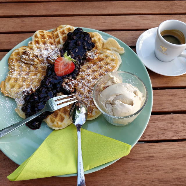 Dinkelwaffeln Mit Rote Grütze