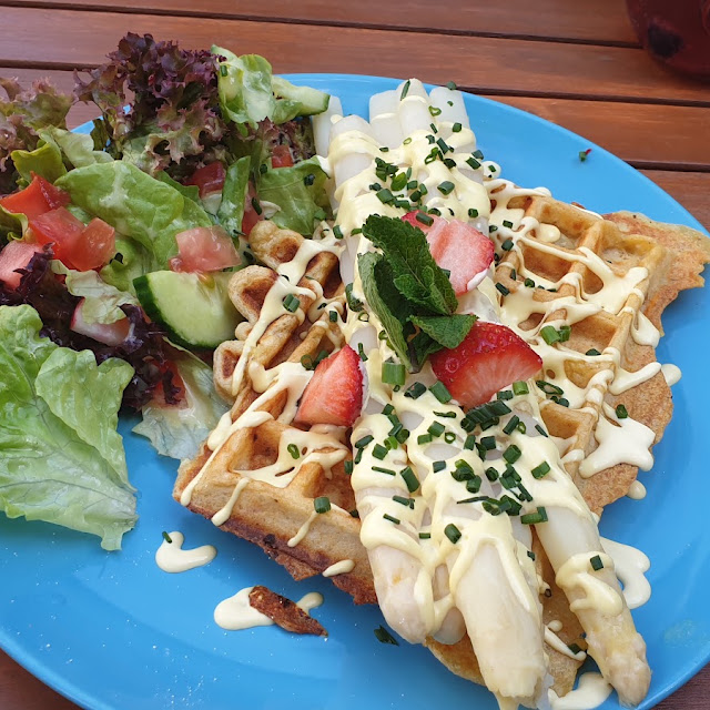 Kartoffelwaffel Mit Spargel Und Hollandaise