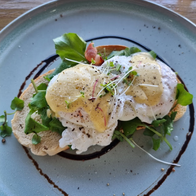 Eggs Benedict
