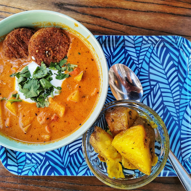 Tomaten Cocos Curry Mit Falafel