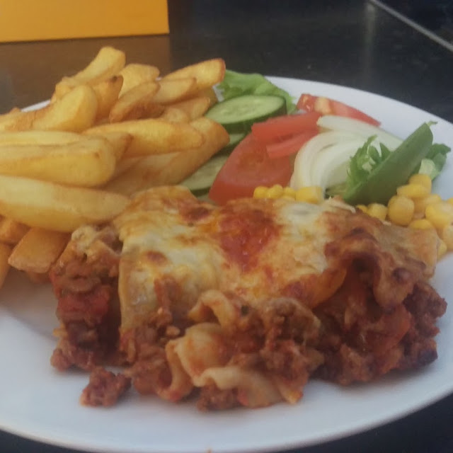 Lasagne Chips & Salad