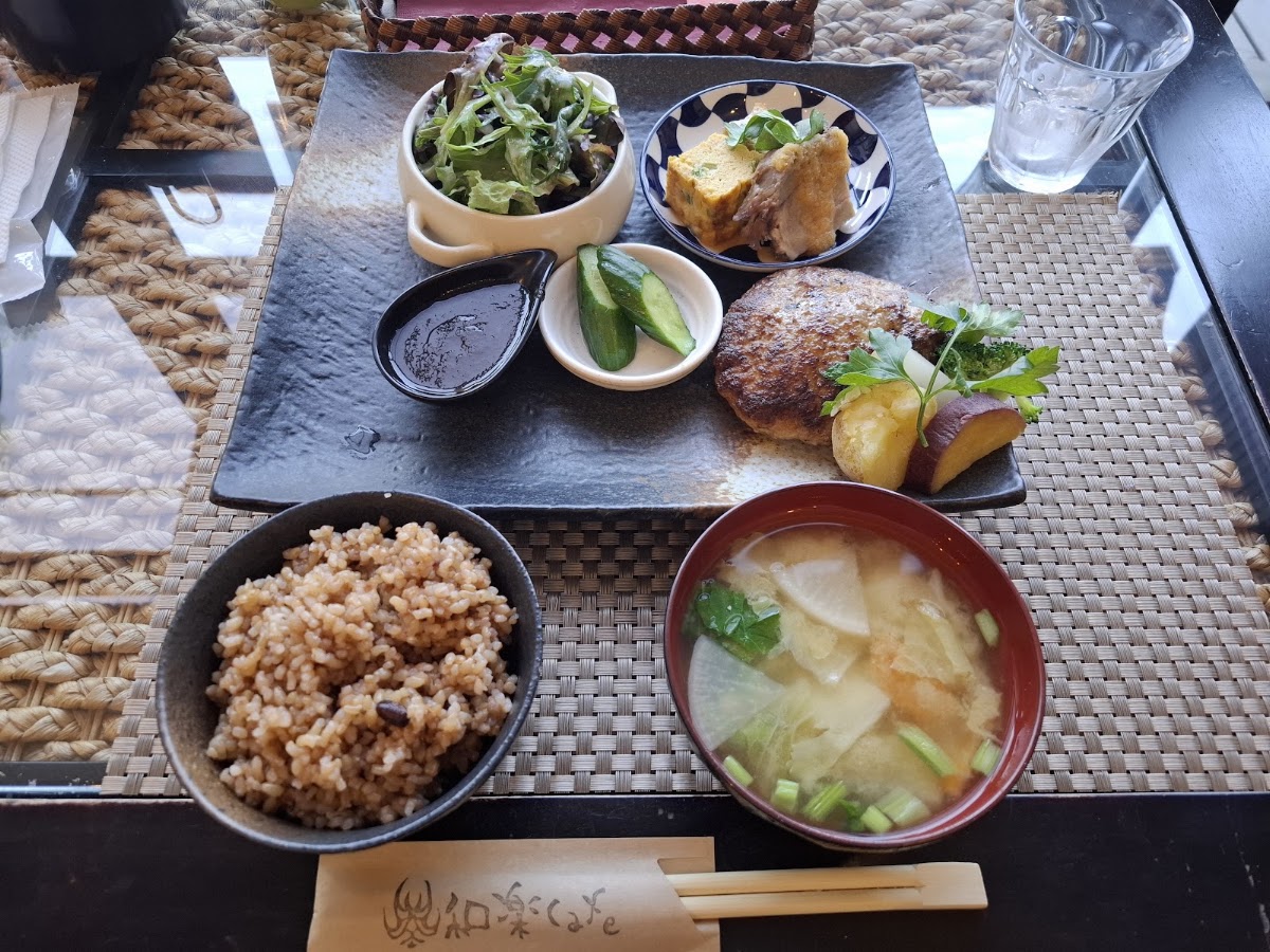 Waraku Café