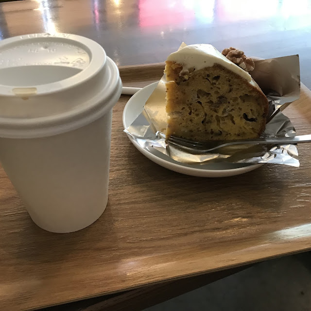 にんじんケーキとラテ