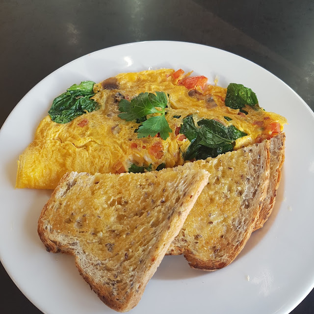 Breakfast Omelette w Spinach