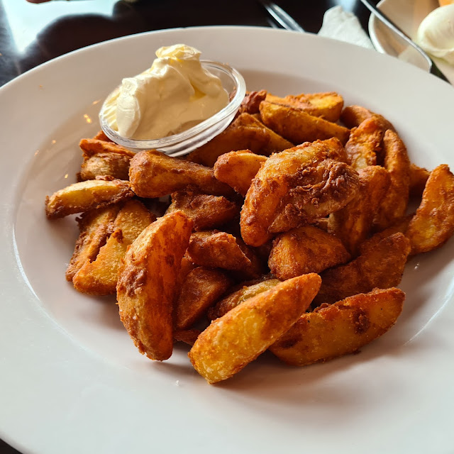 Crispy Potato Wedges Served with Sour Cream
