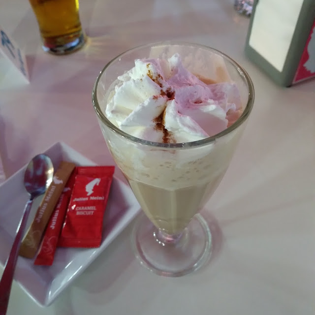 Kawa Biała Affogato