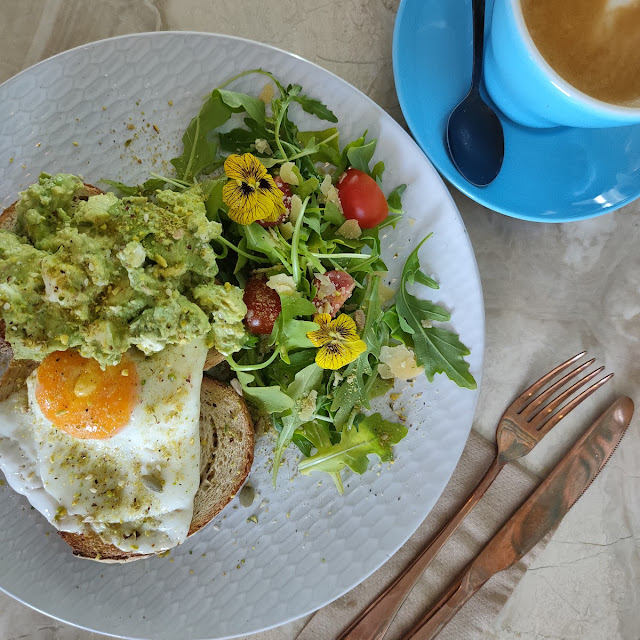 Avo & Egg on Toast
