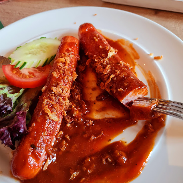 Riesen Currywurst