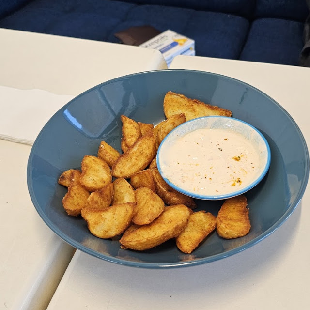 Chunky Mediterranean Wedges with Sour Cream