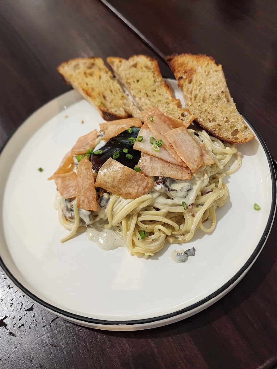 Noon Viennoiserie Cafe