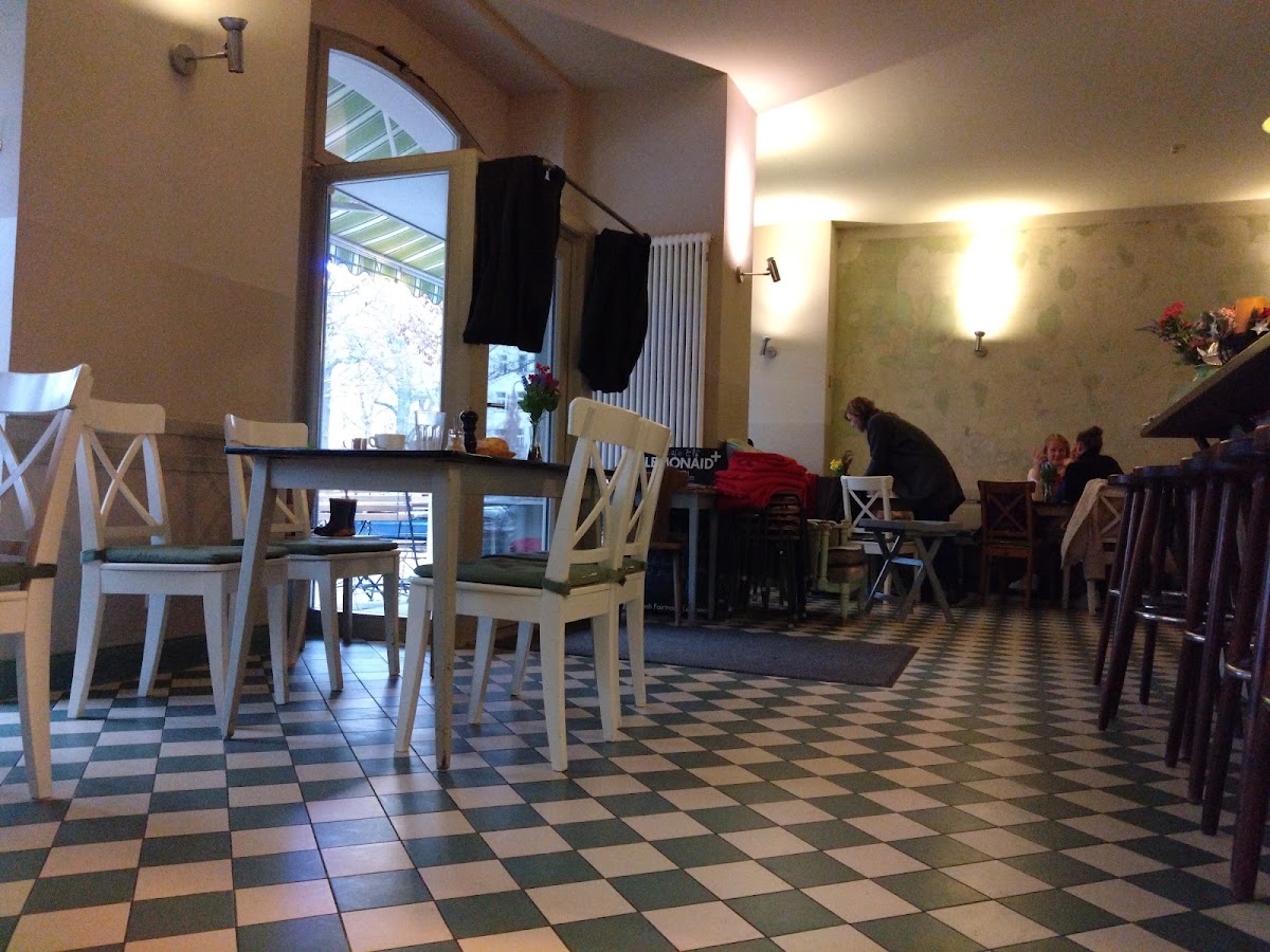 Elf Café