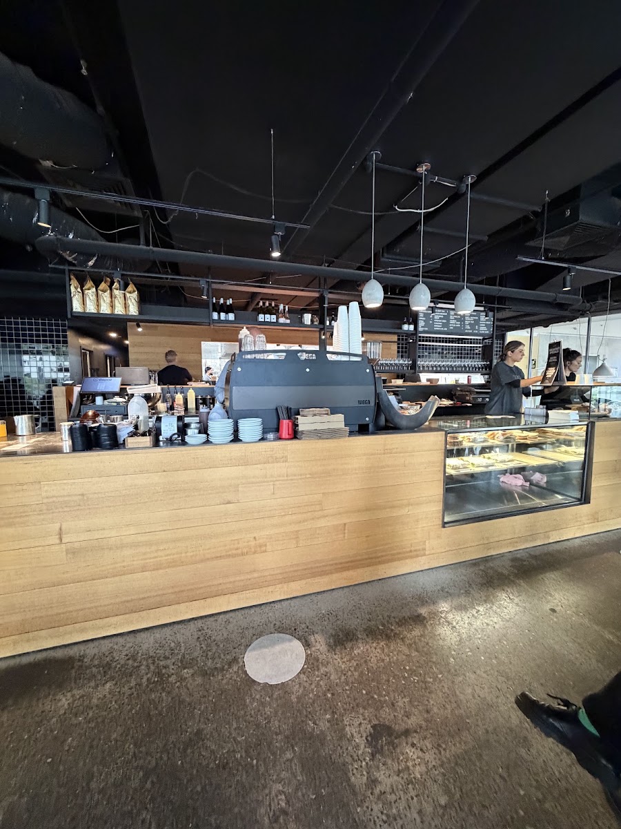 Common Cafe & Bar