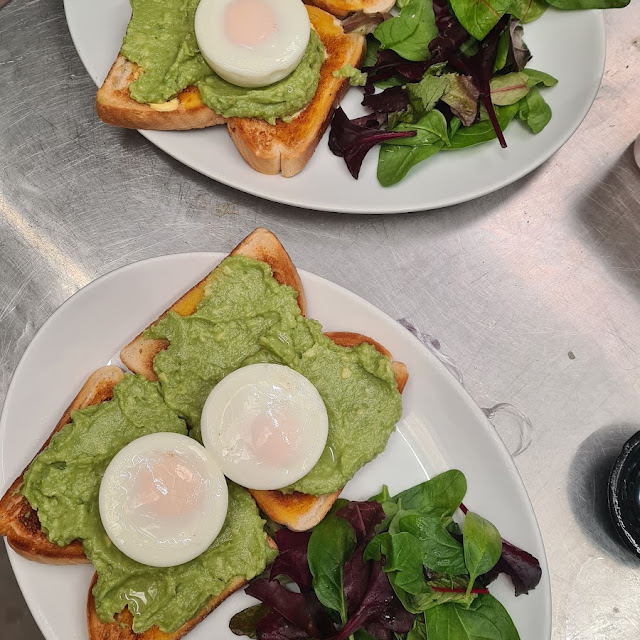 Smashes Avocado and Poached Eggs