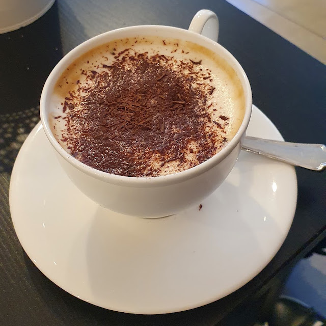 Cappuccino Con Scaglie Di Cioccolata