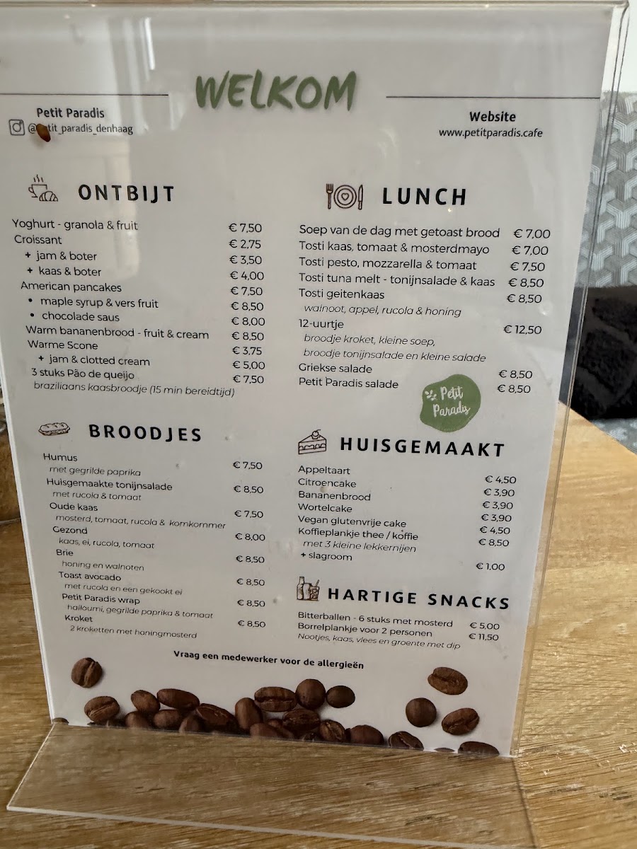 Petit Paradis menu board