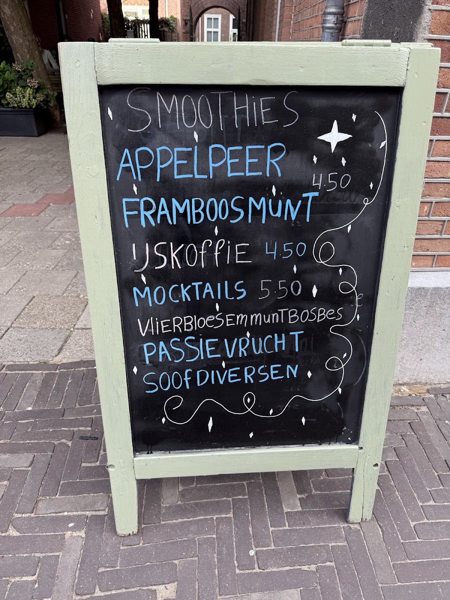 Petit Paradis menu board