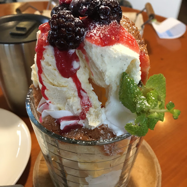ベリーベリーパフェ