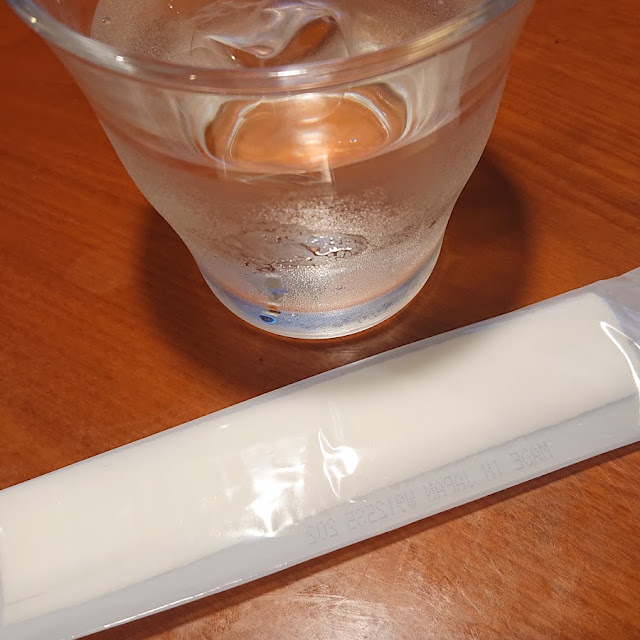 手拭きとお冷や