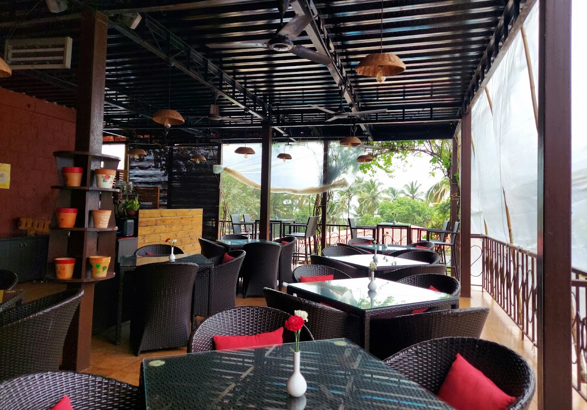 Monarch Lounge & Restaurant