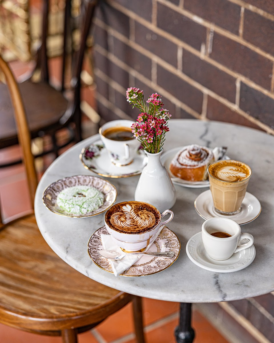 Keramic Cafe & Restaurant