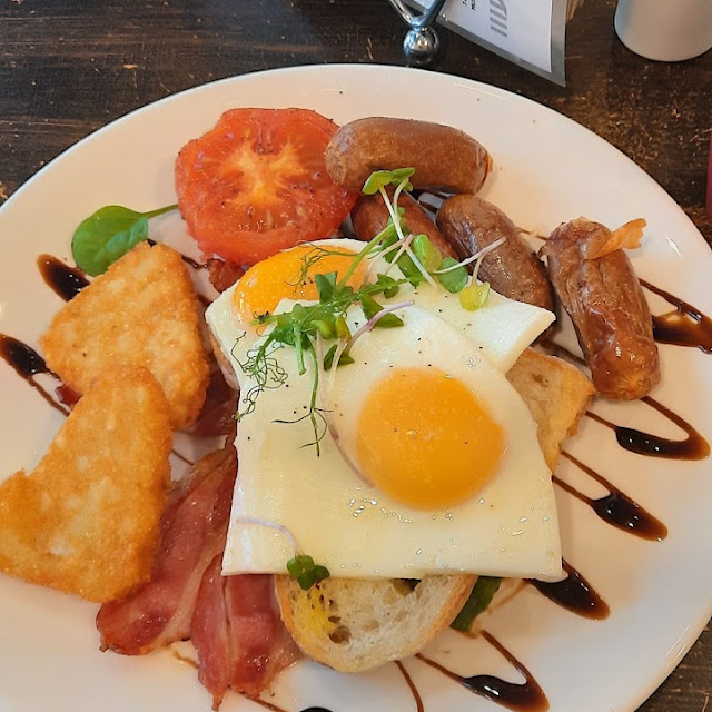 Classic Bacon & Egg