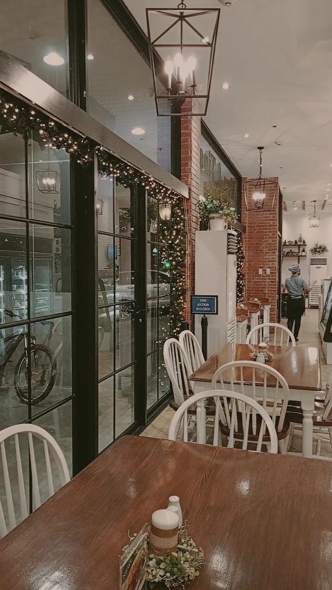 Mom & Tina's Bakery Cafe