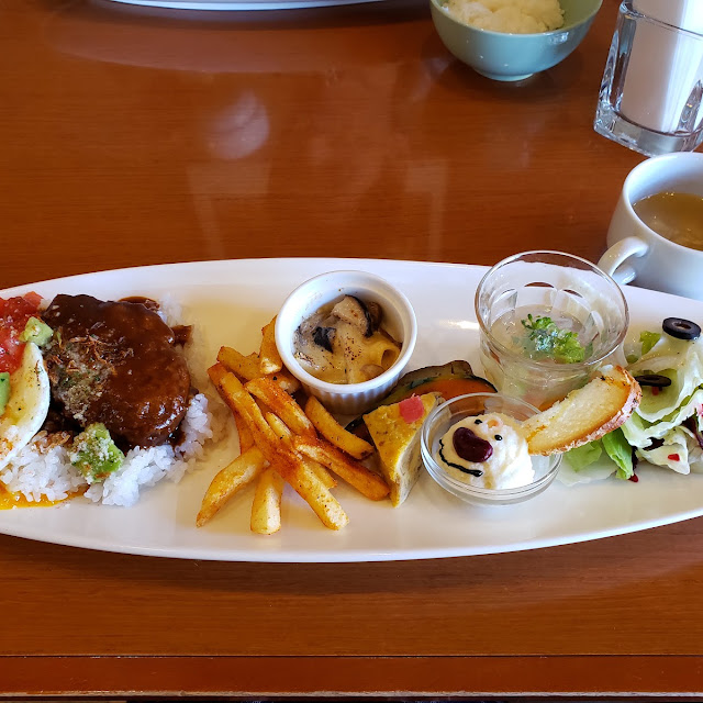 デミグラスハンバーグランチ
