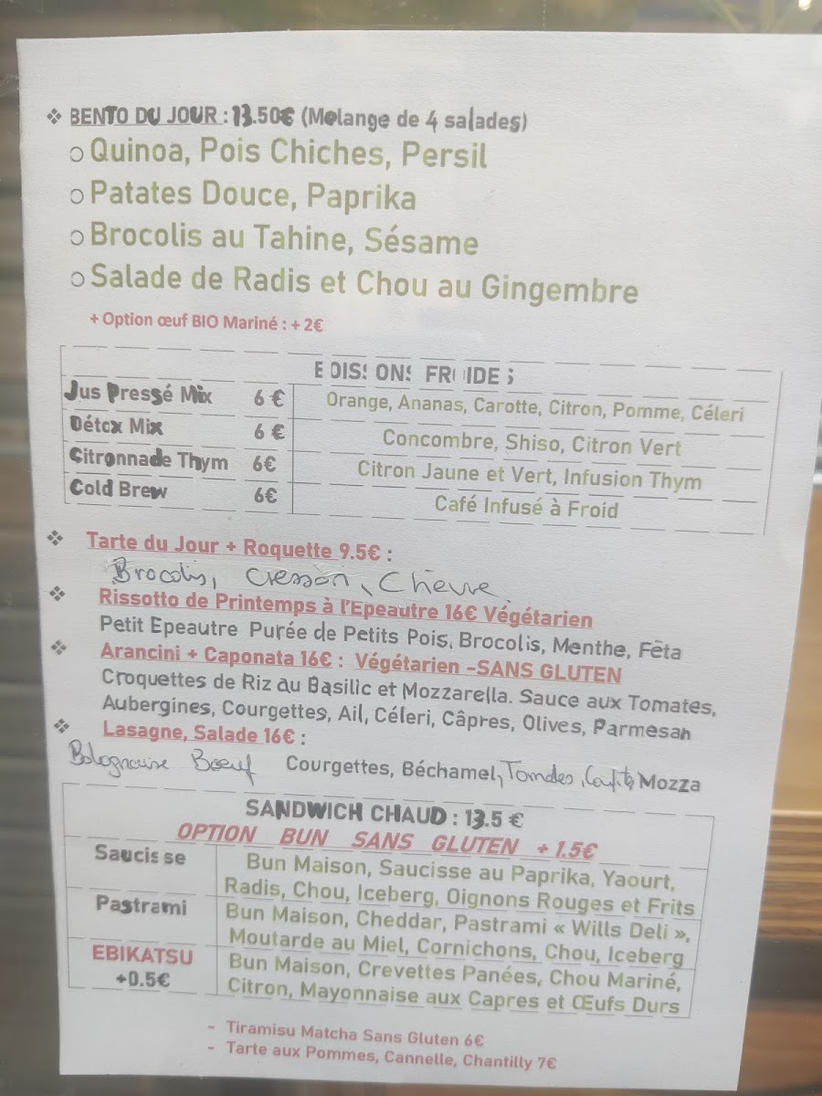 Komorebi Café/Pâtisserie menu board
