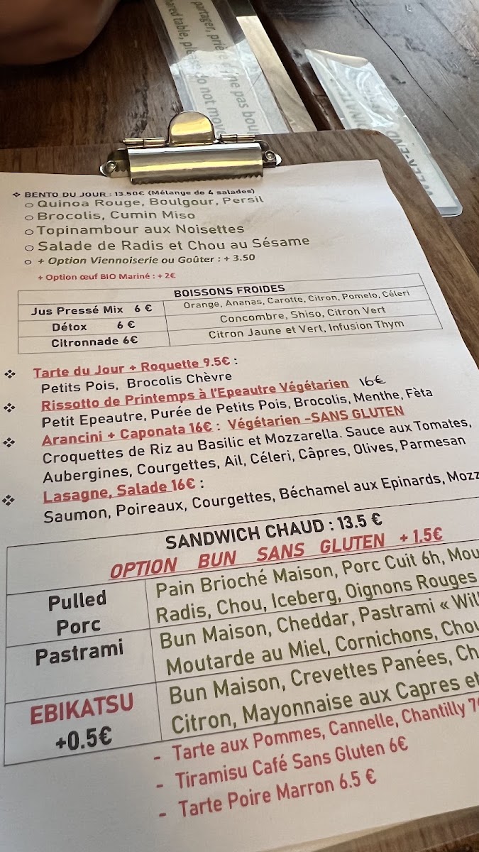 Komorebi Café/Pâtisserie menu board