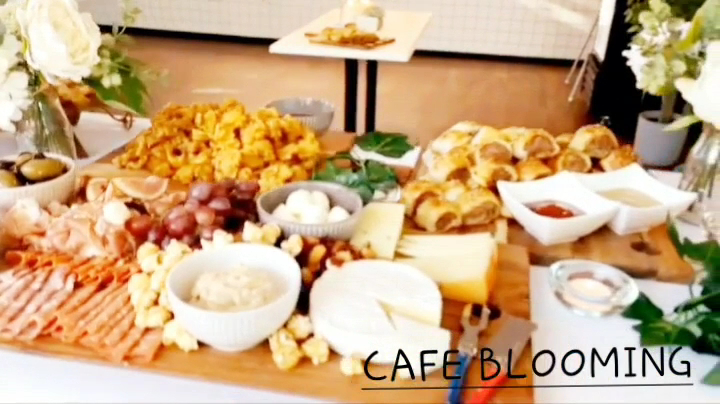 CAFE BLOOMING