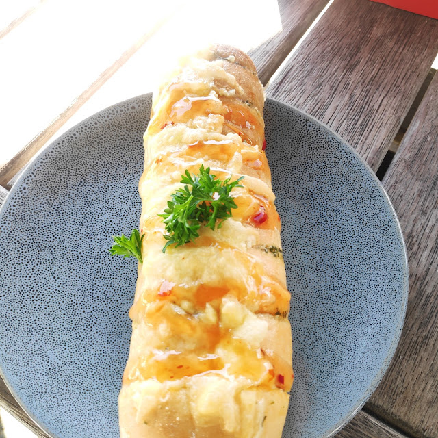 Garlic Bread with Cheese