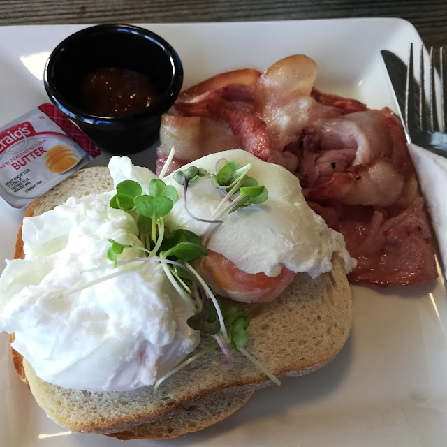 Bacon Eggs Poached and Toast