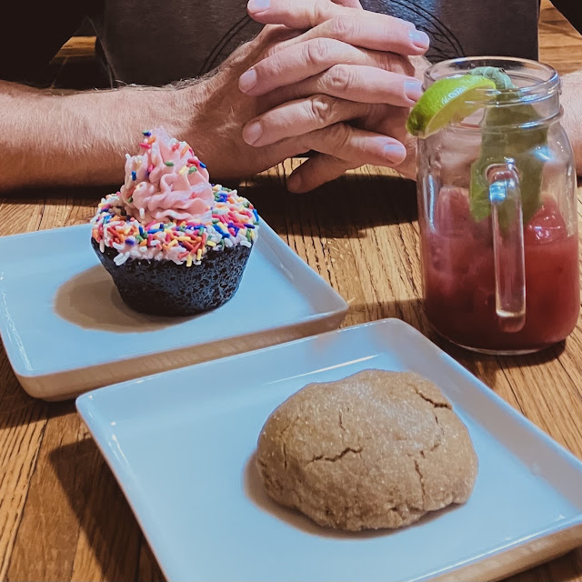 Fun Cake & Ginger Cookie