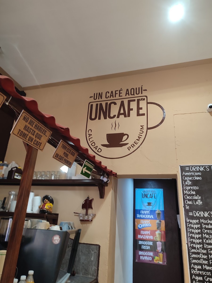 Un Café Aquí menu board
