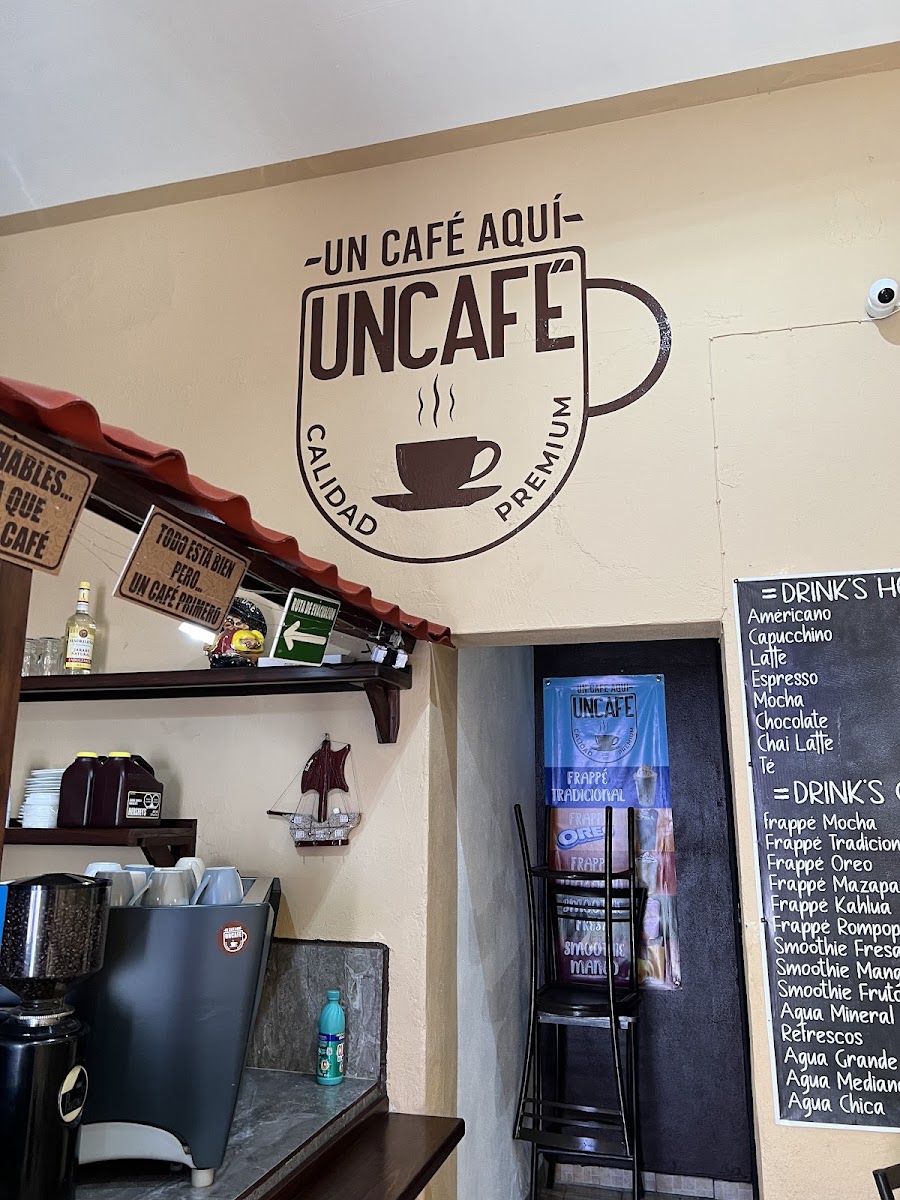 Un Café Aquí menu board