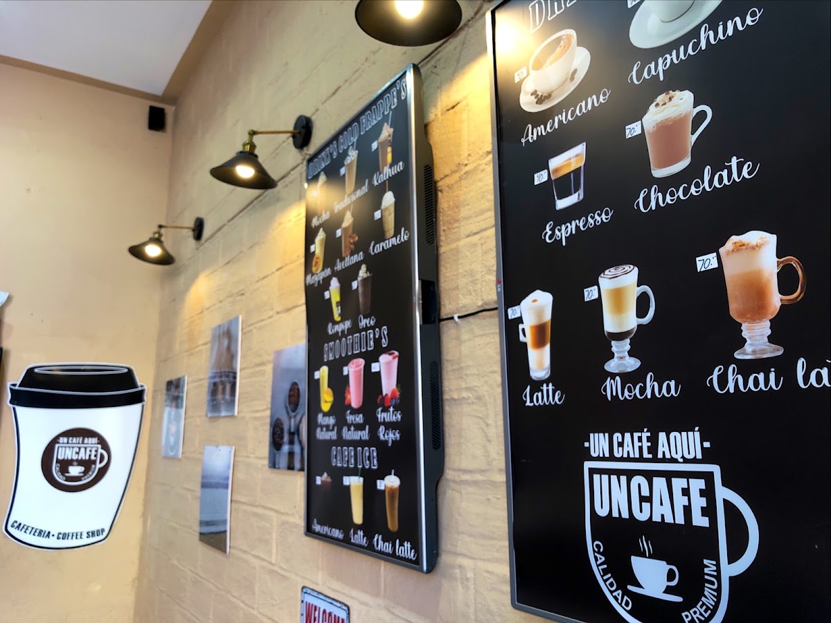 Un Café Aquí menu board