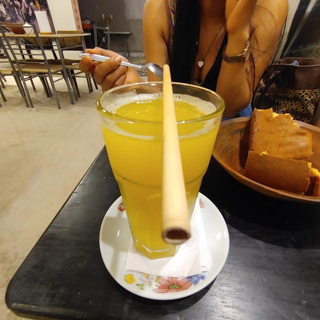 Ponche Y Un Refrescante Jugo de Naranja