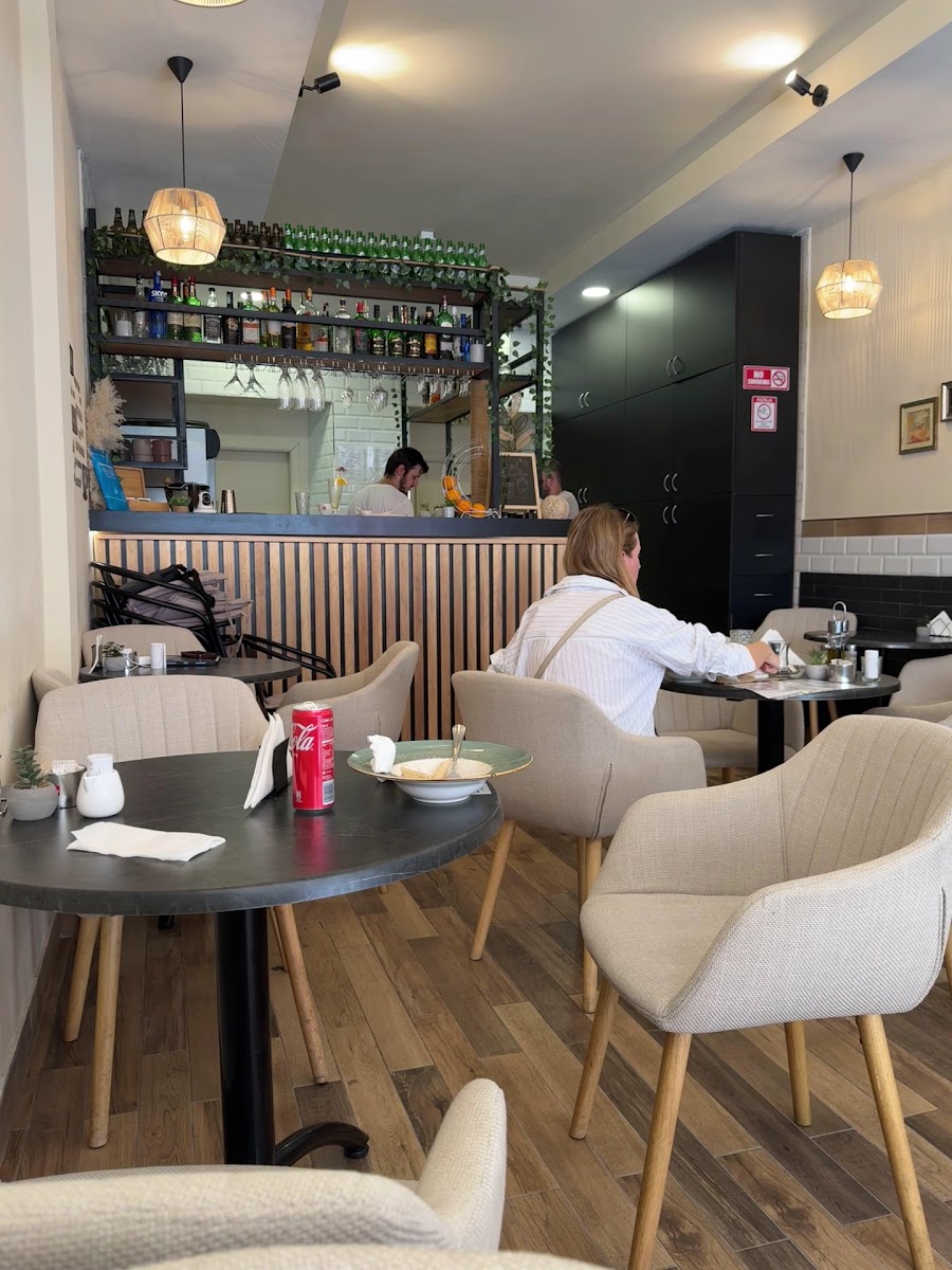 Atlas Cafe & Bar
