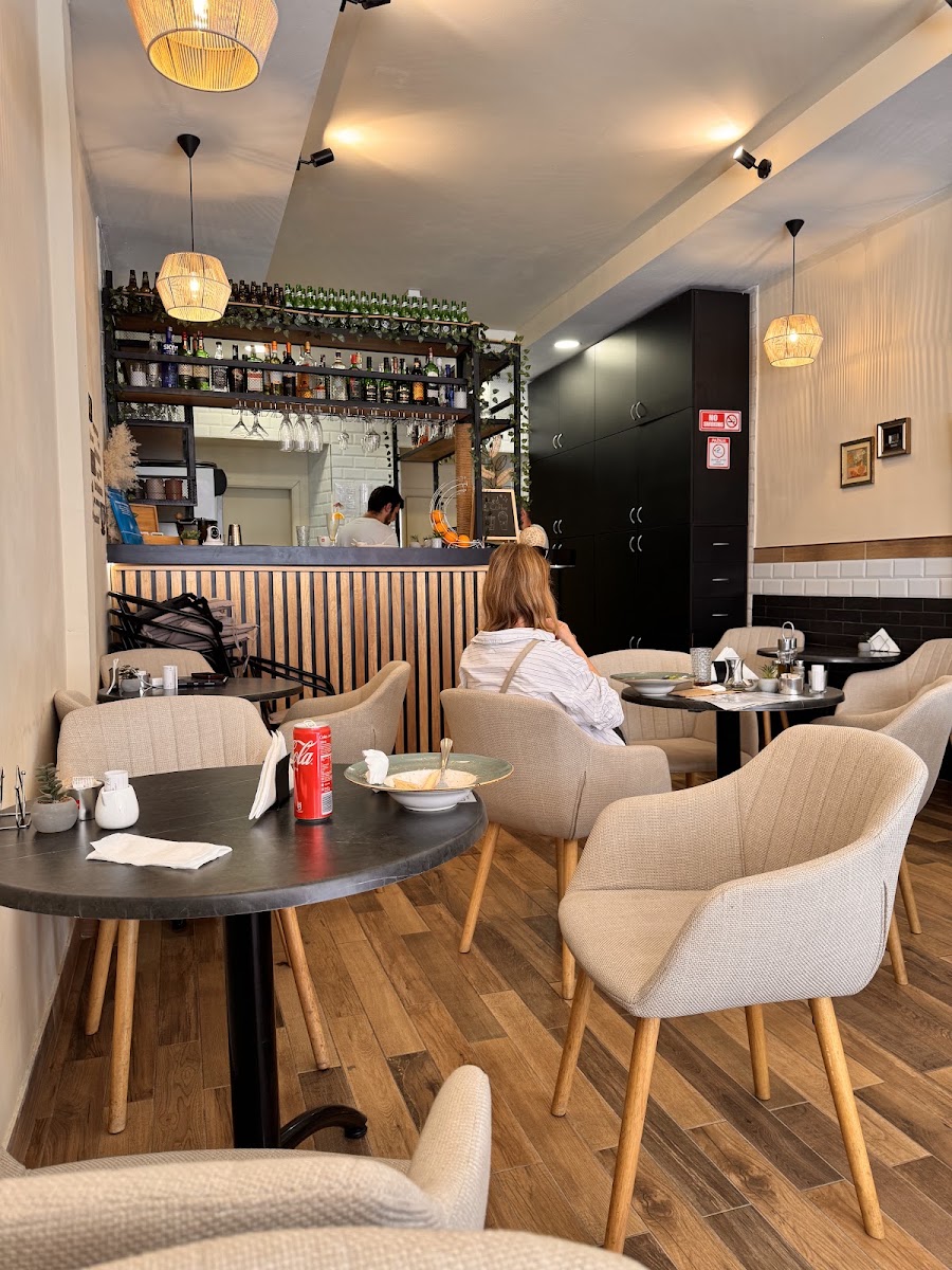 Atlas Cafe & Bar