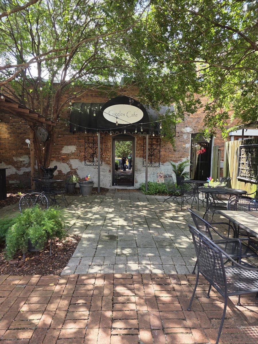 Giggles Cafe