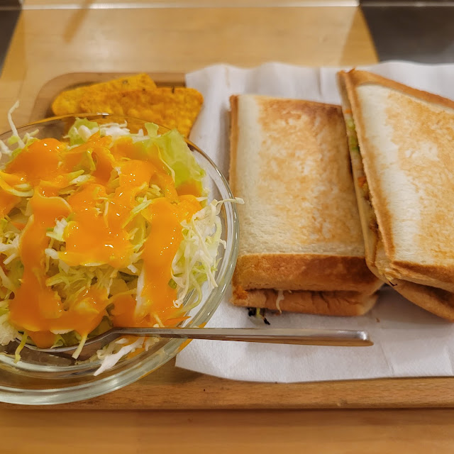チリビーンズホットサンド