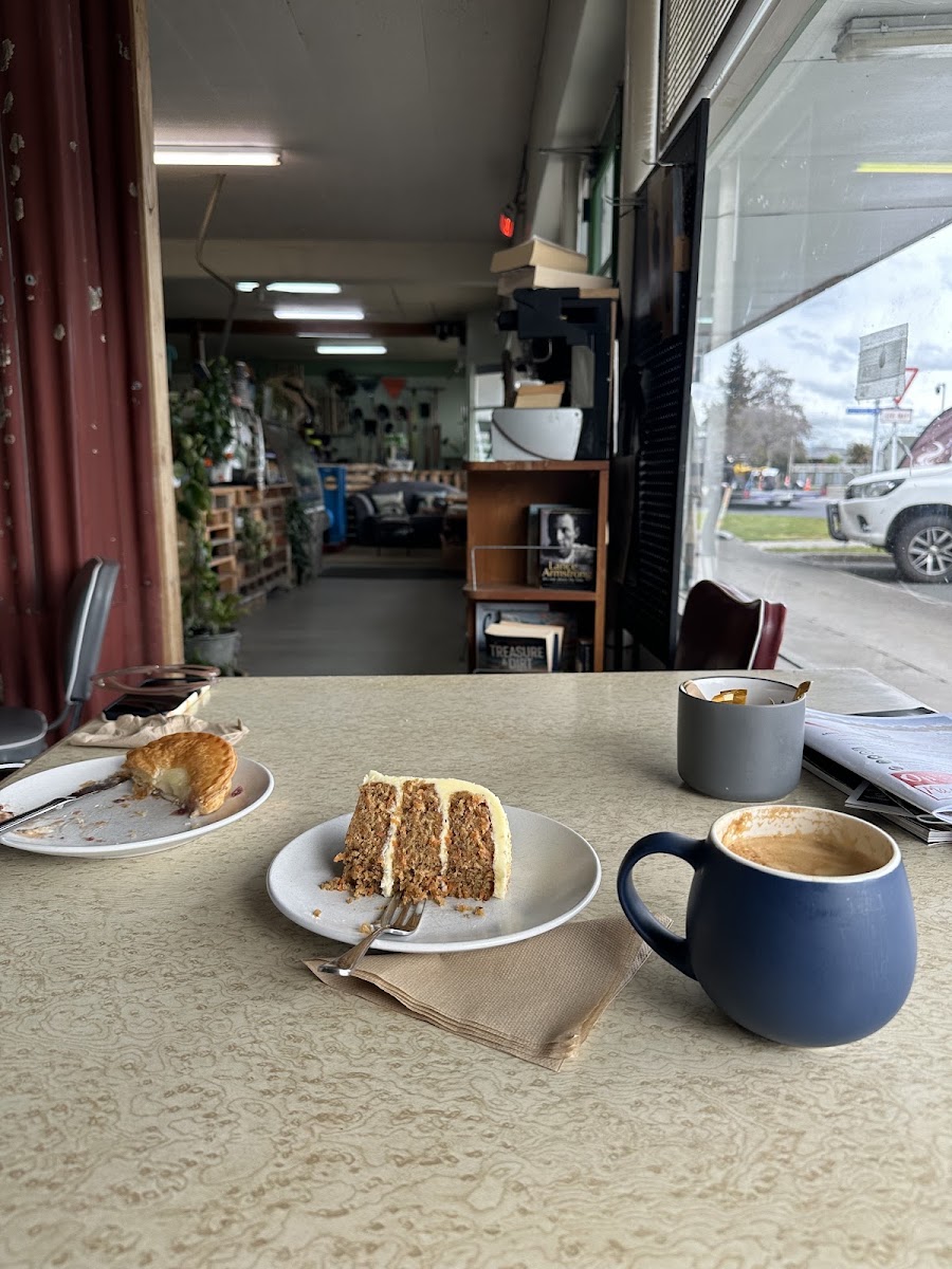 Reporoa Valley Traders & Awaken Cafe