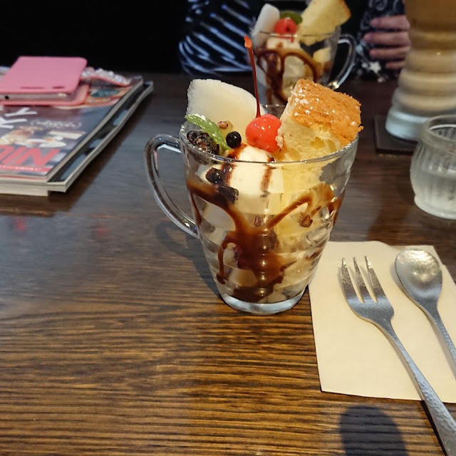 ランチのドリンクとデザート