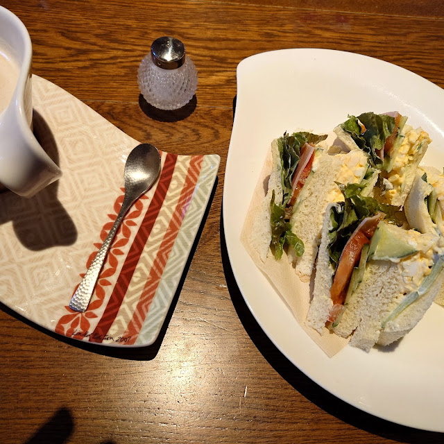 カフェオレ と ミックスサンド