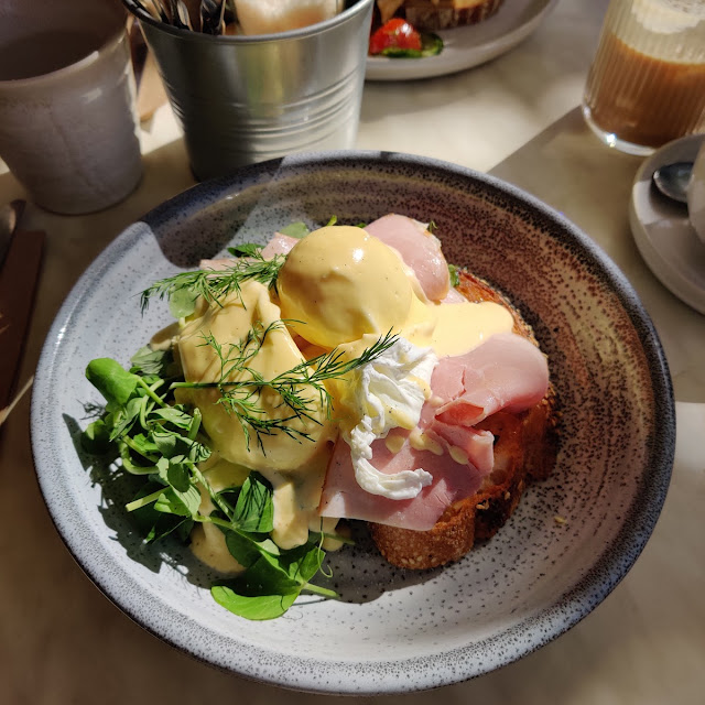 Eggs Benedict