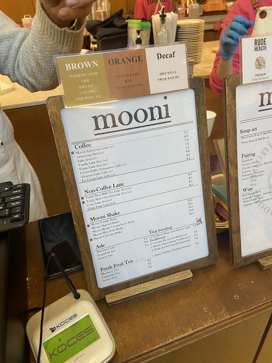 Mooni Apgujeong menu board