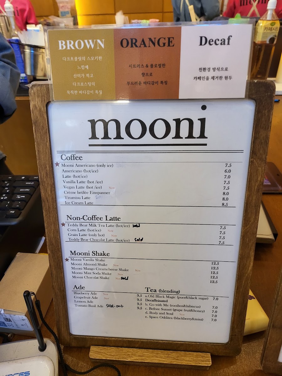 Mooni Apgujeong menu board